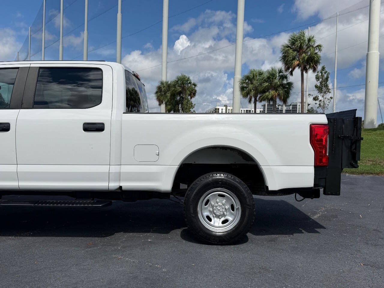 Used 2017 Ford F250 XL w/ Power Equipment Group AWD/4WD image 9