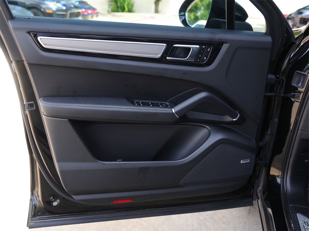 Certified 2023 Porsche Cayenne Platinum Edition image 34