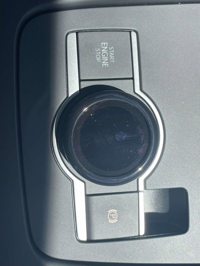 New 2026 Volkswagen Tiguan SE FWD image 29