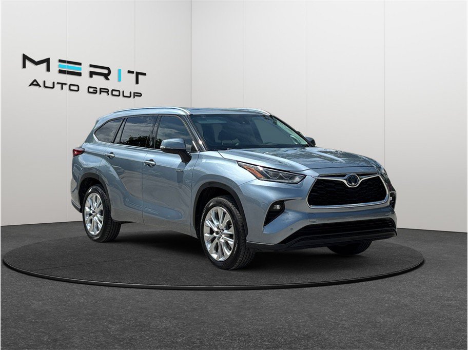 Used 2021 Toyota Highlander Limited FWD image 1