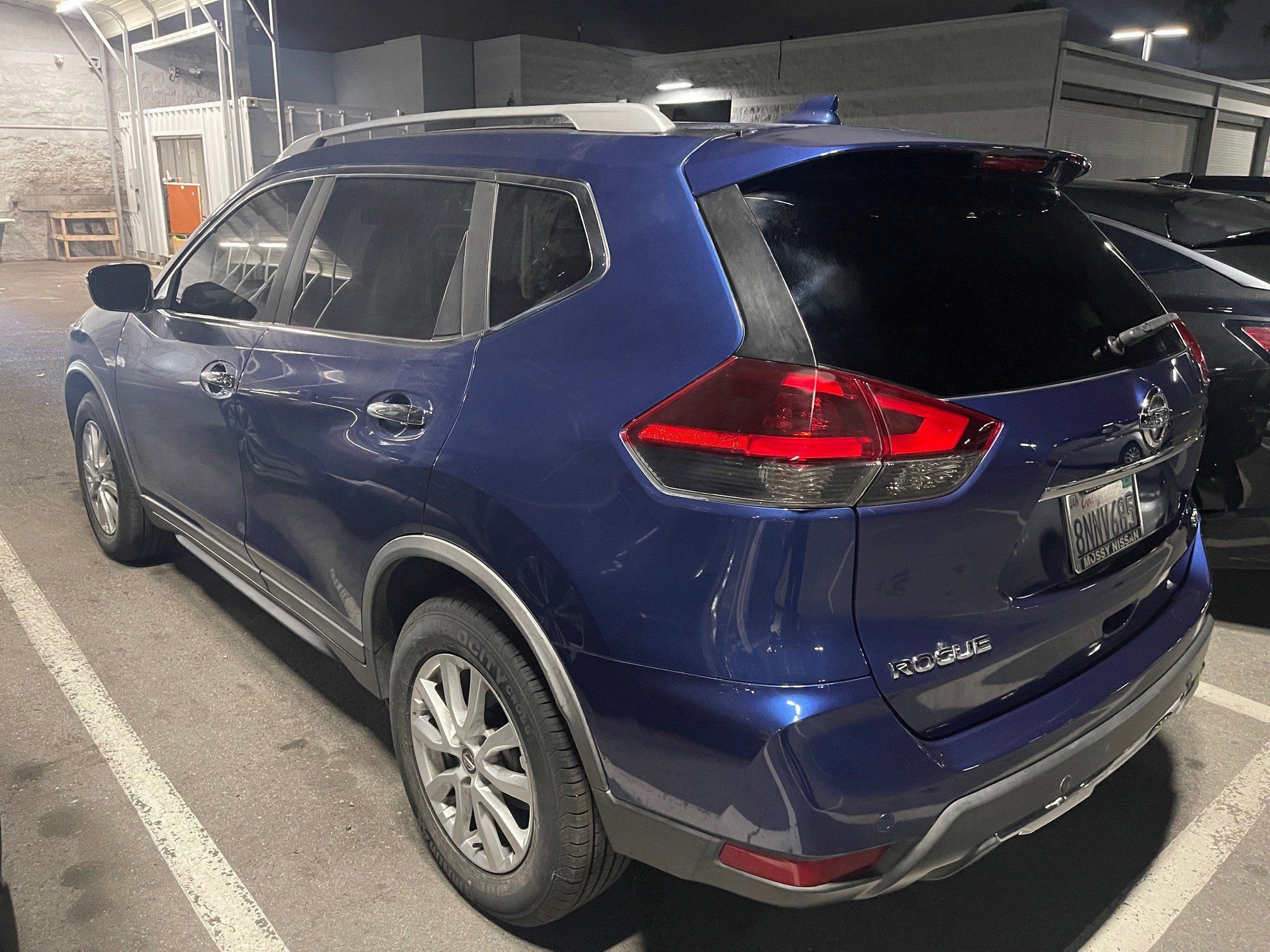 Used 2020 Nissan Rogue SV image 4