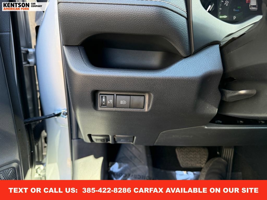 Used 2025 Toyota RAV4 XLE image 17