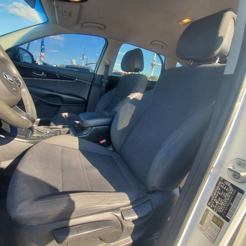 Used 2016 Kia Sorento AWD image 11