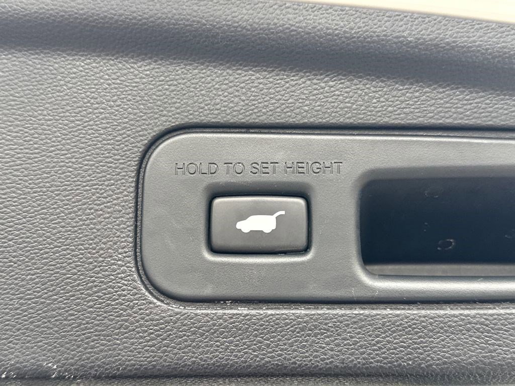 Used 2023 Acura MDX A-Spec image 17