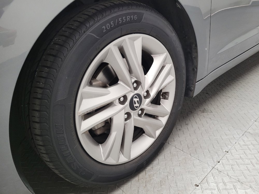 Used 2019 Hyundai Elantra SEL FWD image 31