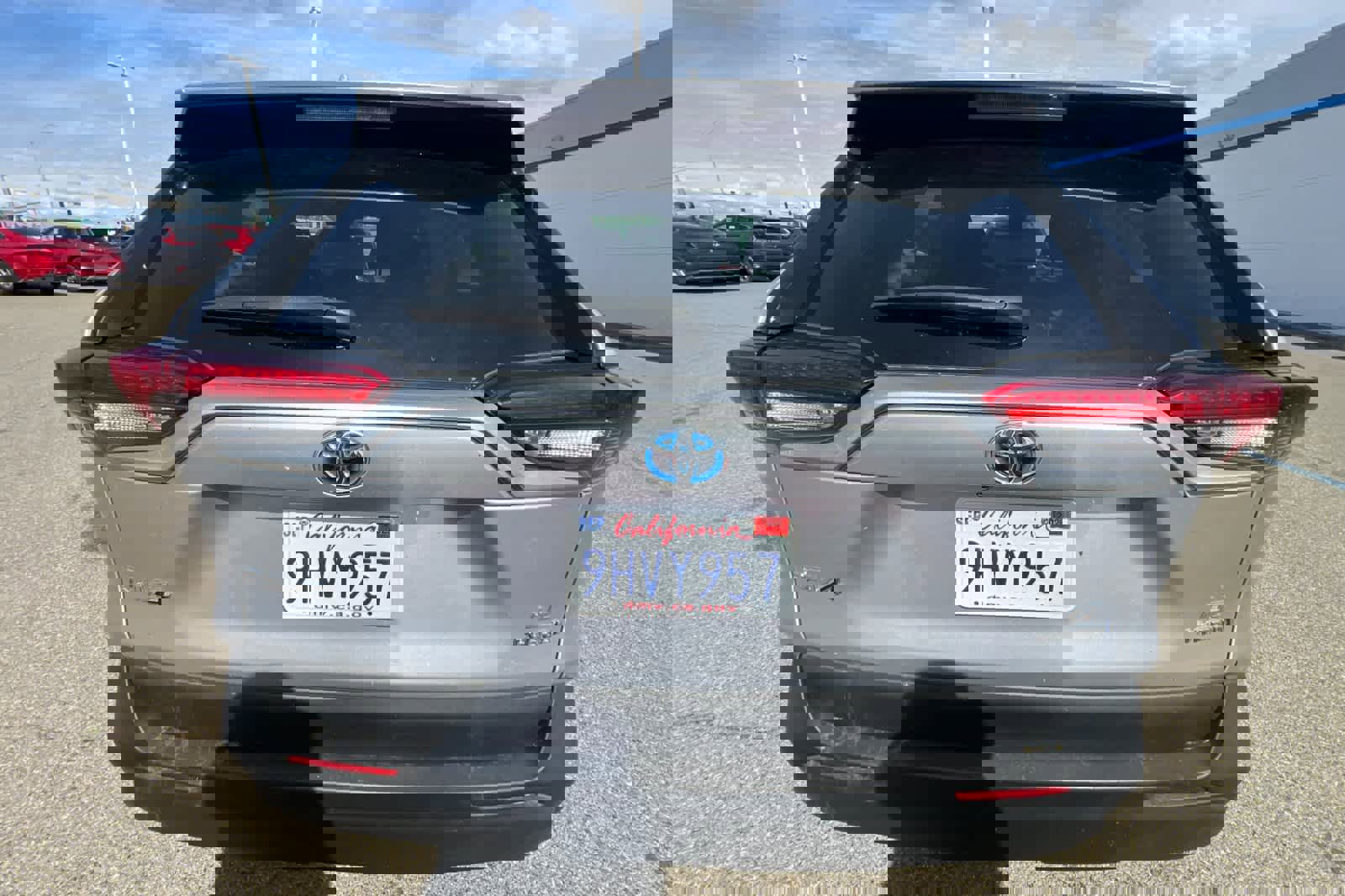 Used 2022 Toyota RAV4 LE image 5