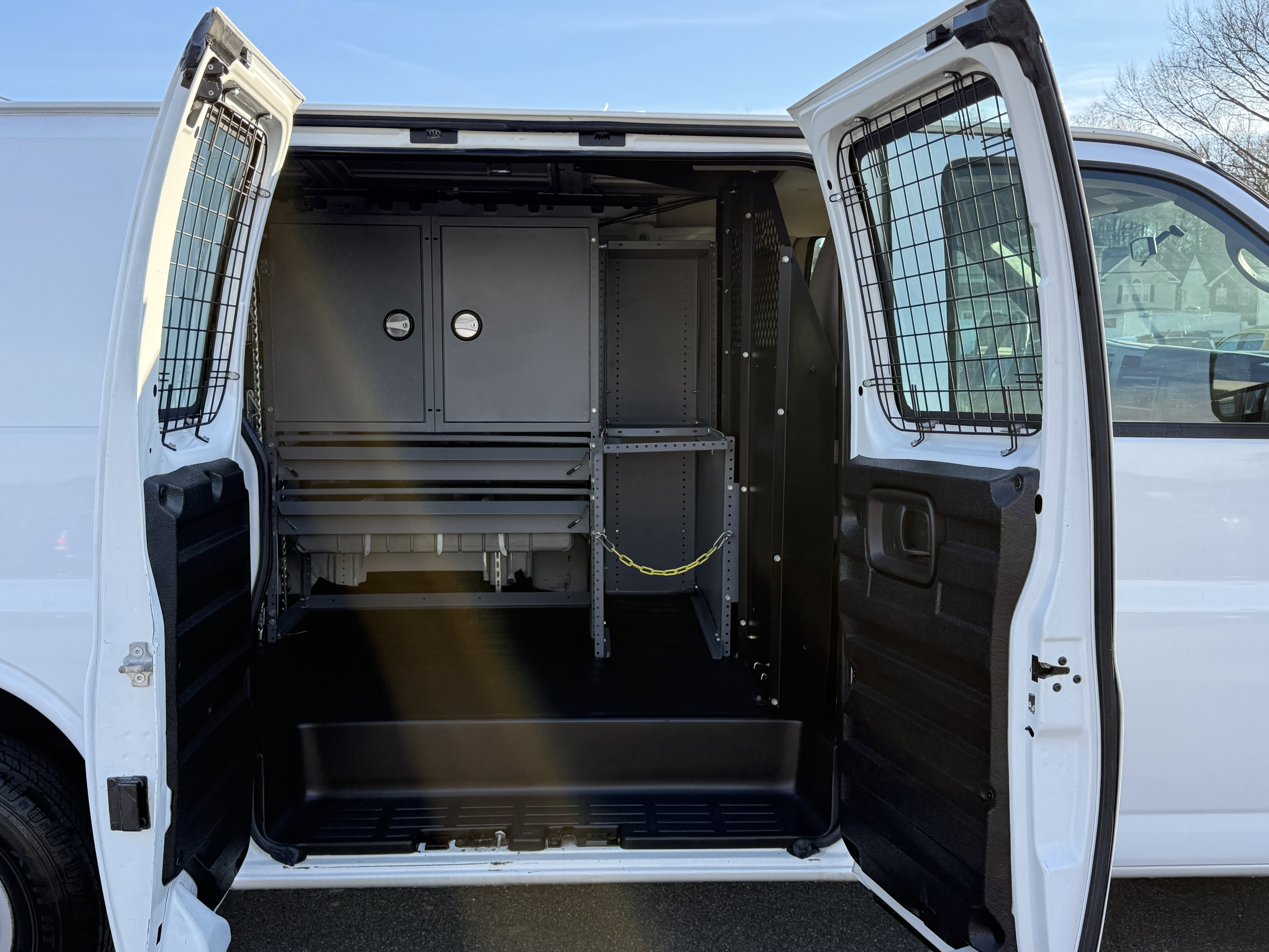 Used 2011 Chevrolet Express 2500 image 4