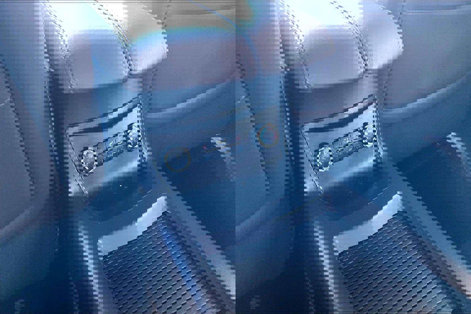 Used 2013 Lincoln MKT AWD image 34