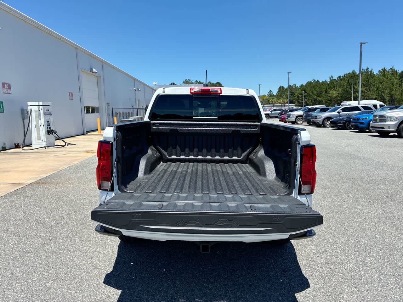Used 2025 Chevrolet Colorado LT w/ Advanced Trailering Package RWD image 25