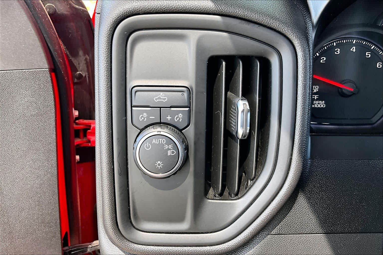 Used 2020 Chevrolet Silverado 1500 Custom w/ Custom Value Package RWD image 33