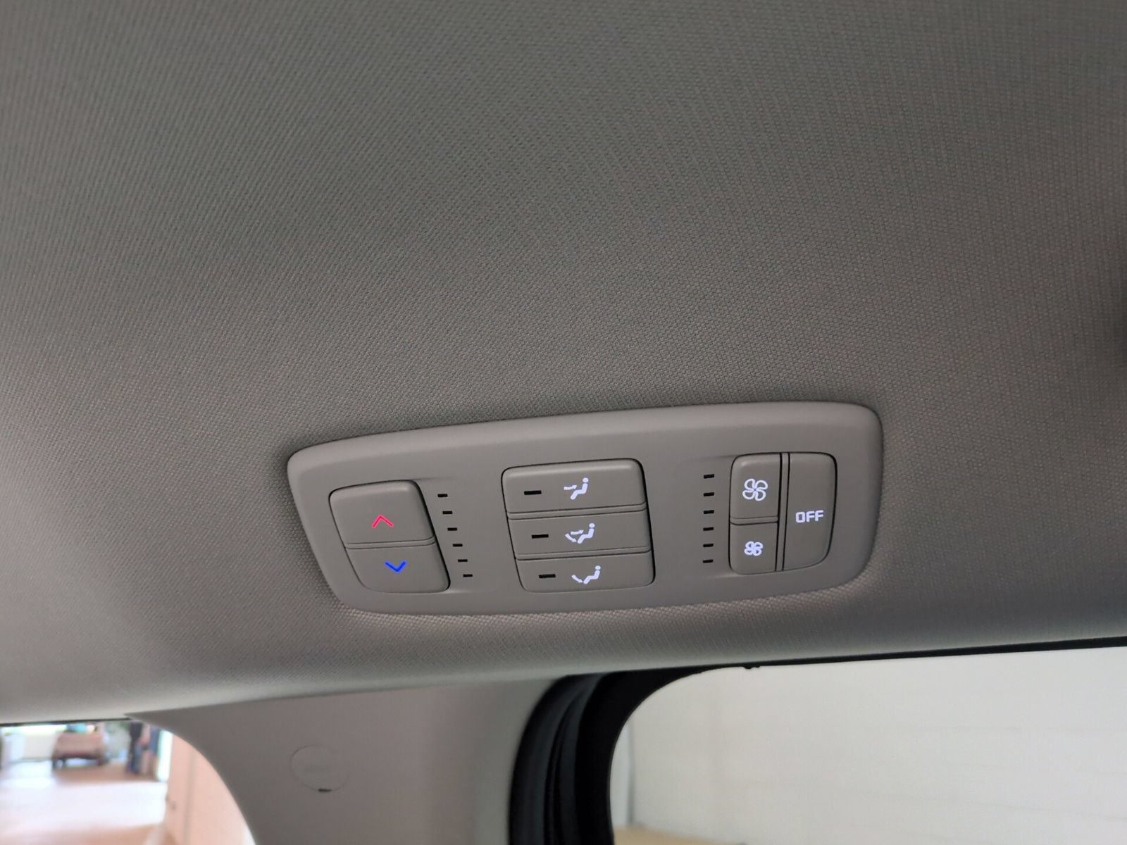 Certified 2024 Kia Carnival LX FWD image 16