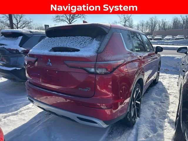 Used 2023 Mitsubishi Outlander SE image 2