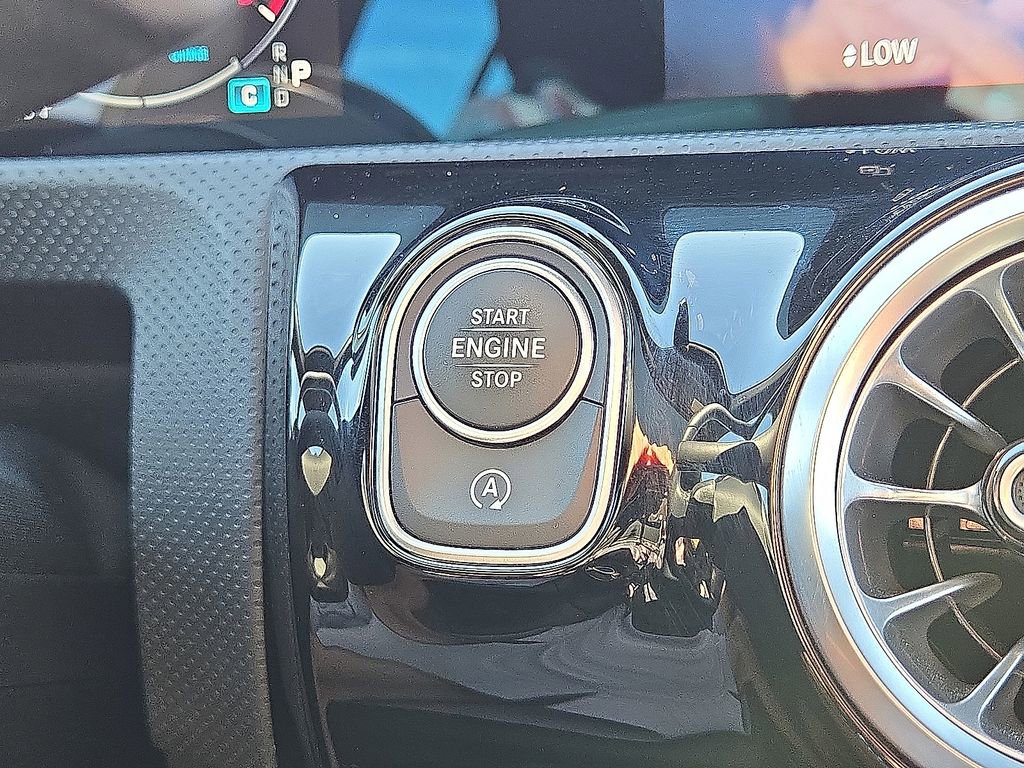 Used 2025 Mercedes-Benz CLA 250 image 32