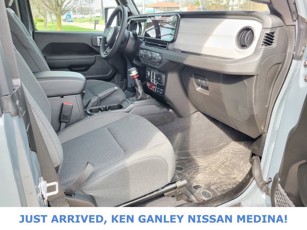 Used 2025 Jeep Wrangler Willys image 21