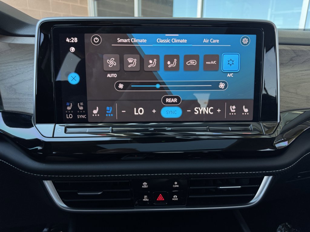 Used 2024 Volkswagen Atlas SE w/ Panoramic Sunroof Package image 23