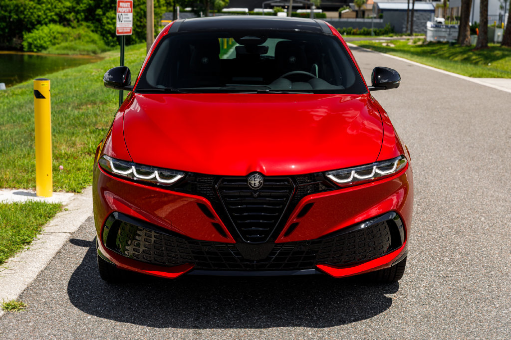 New 2026 Alfa Romeo Tonale w/ Active Assist Package AWD/4WD image 8
