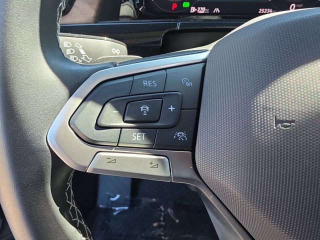 Used 2025 Volkswagen Atlas SE w/ Panoramic Sunroof Package FWD image 25