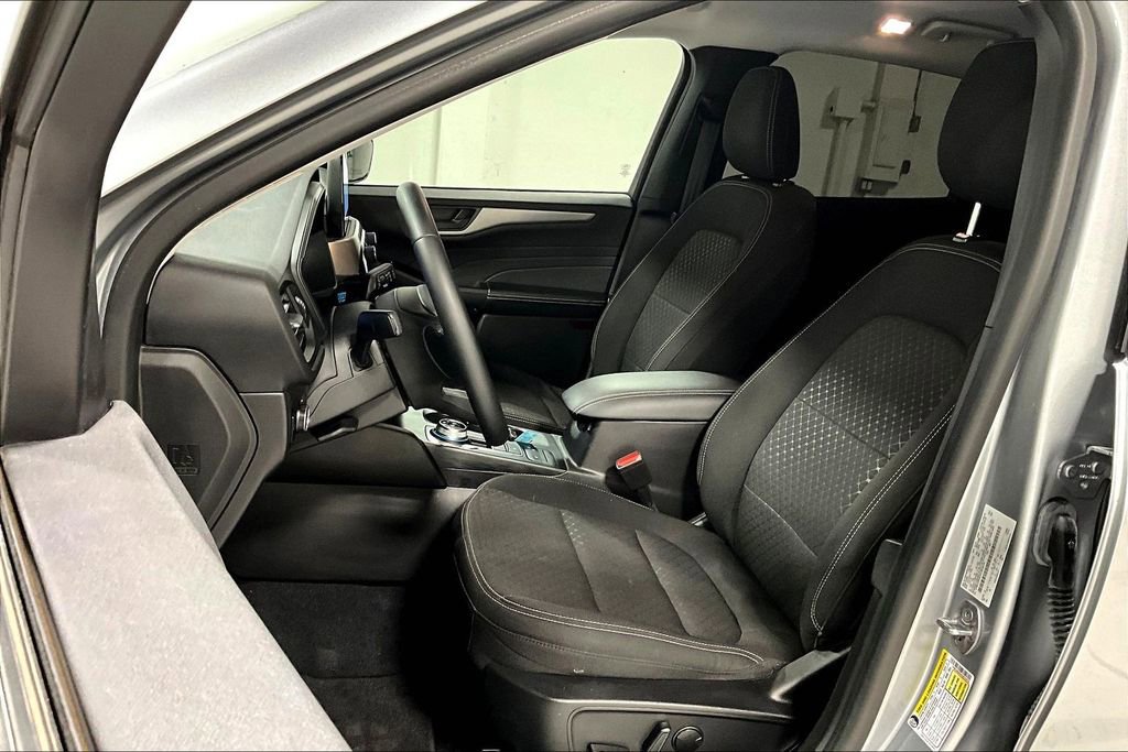 Used 2023 Ford Escape Active image 32