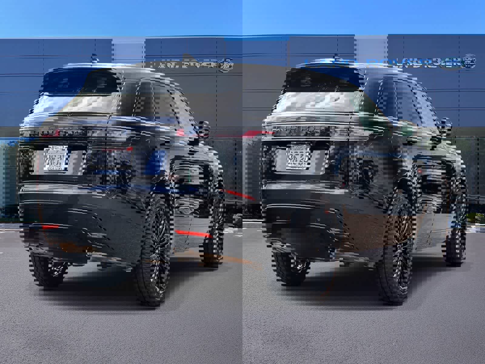 Used 2025 Land Rover Range Rover Velar Dynamic SE image 4