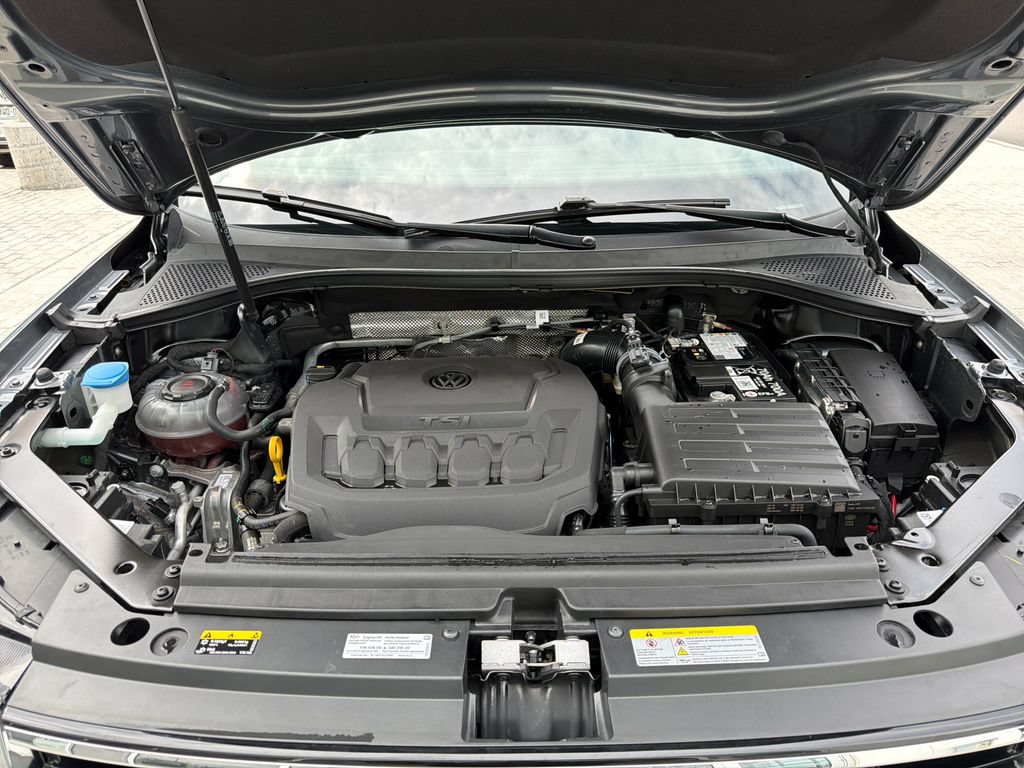 Certified 2024 Volkswagen Tiguan SE R-Line AWD/4WD image 25