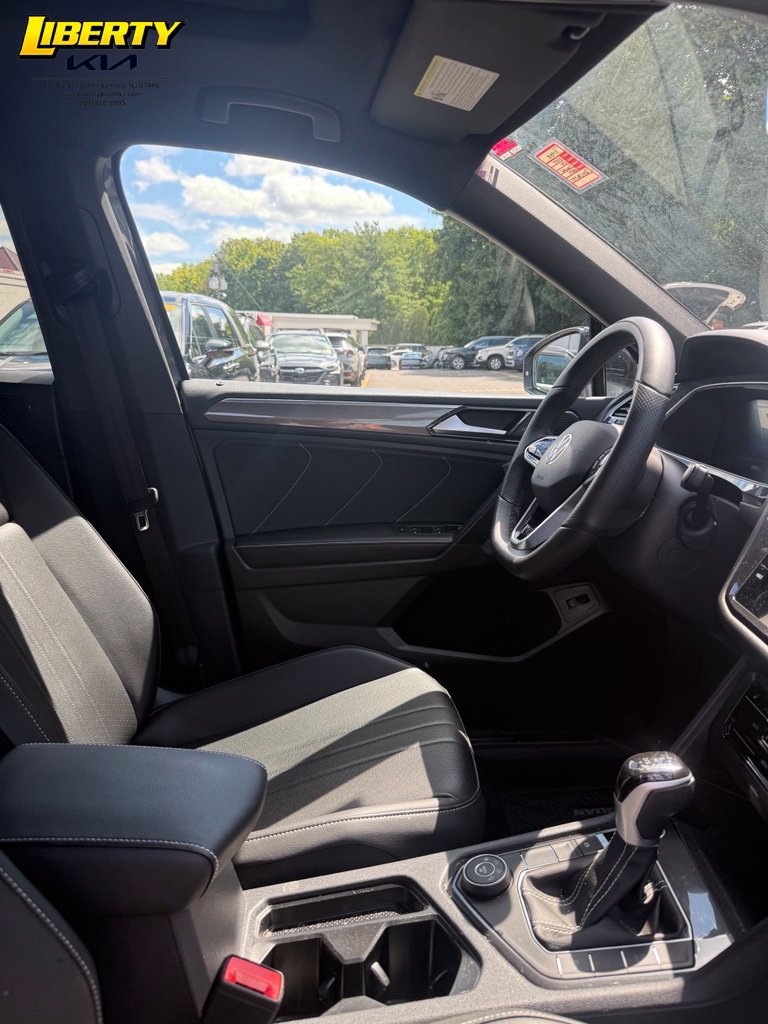 Used 2024 Volkswagen Tiguan SE R-Line AWD/4WD image 9