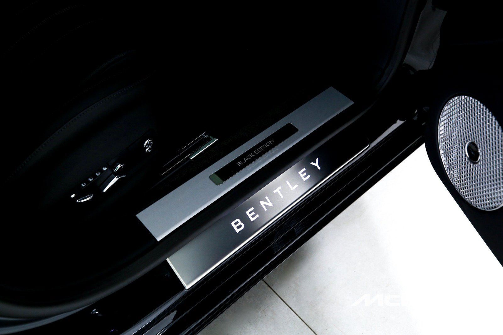 Used 2025 Bentley Flying Spur Plug-In Hybrid AWD/4WD image 29