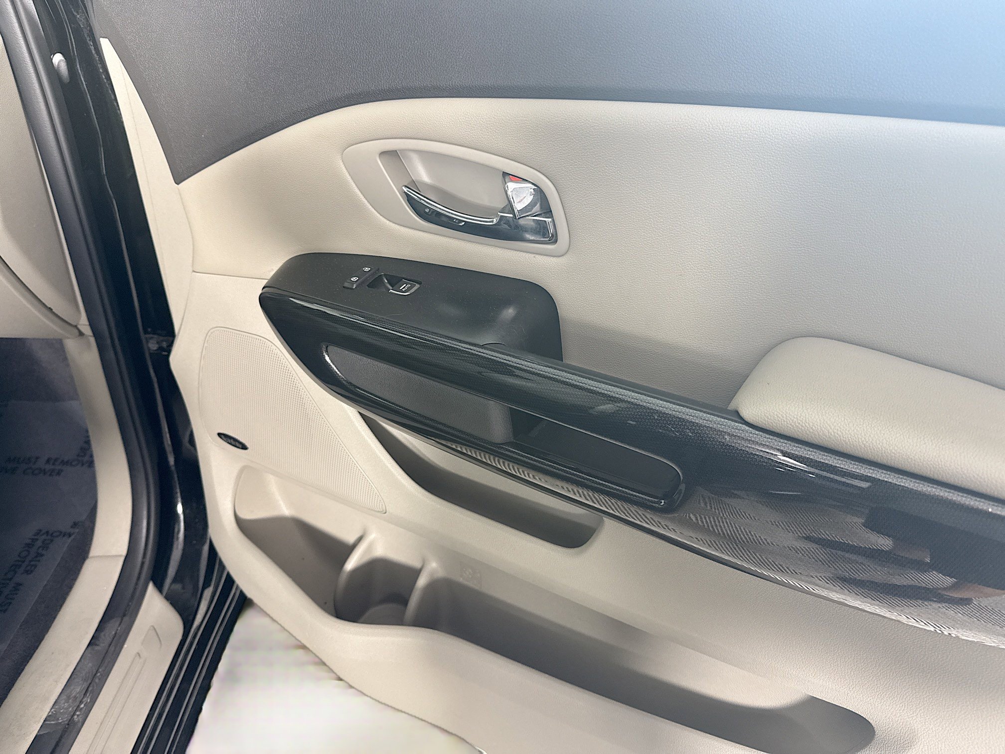 Used 2018 Kia Sedona SX image 29