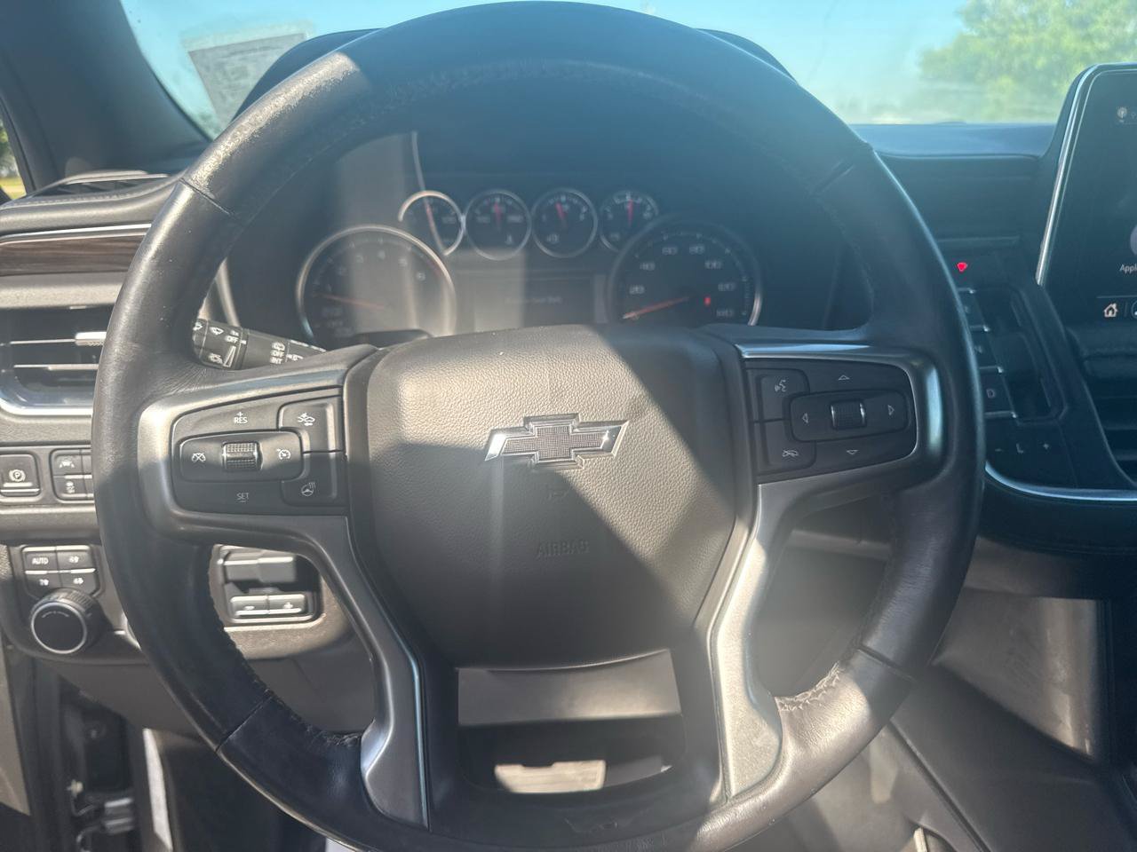 Used 2021 Chevrolet Tahoe Z71 w/ Luxury Package AWD/4WD image 18