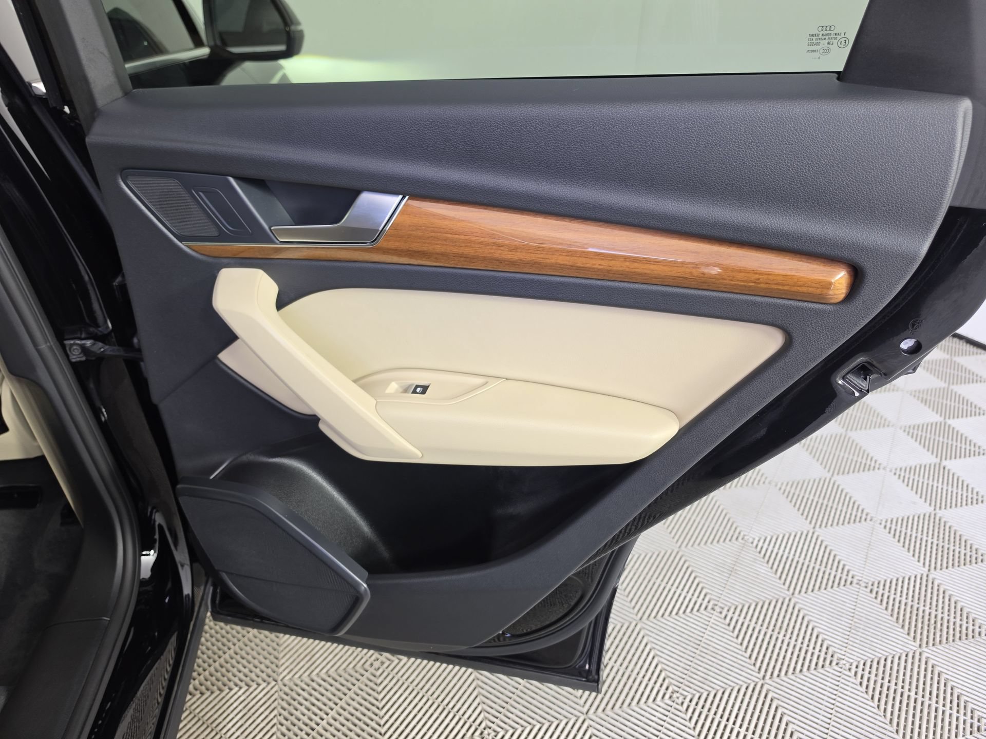 Used 2024 Audi Q5 Premium AWD/4WD image 29