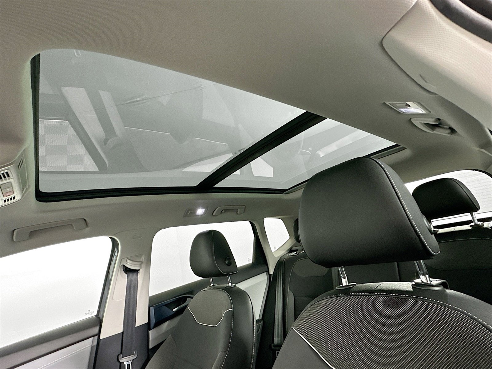 Used 2024 Volkswagen Taos SE w/ Panoramic Sunroof Package image 22