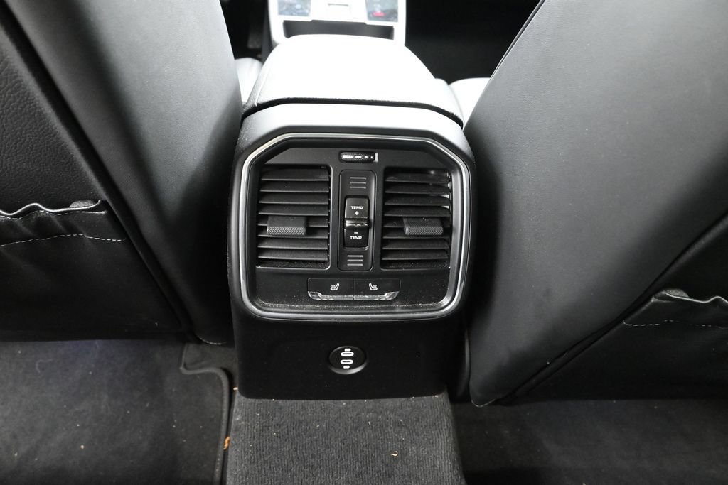 Certified 2023 Porsche Macan AWD/4WD image 17