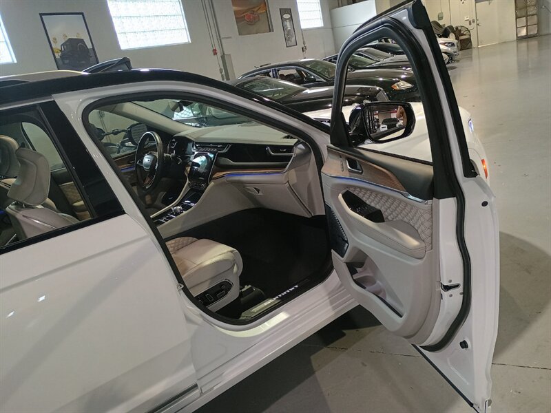 Used 2022 Jeep Grand Cherokee Summit 4xe AWD/4WD image 34