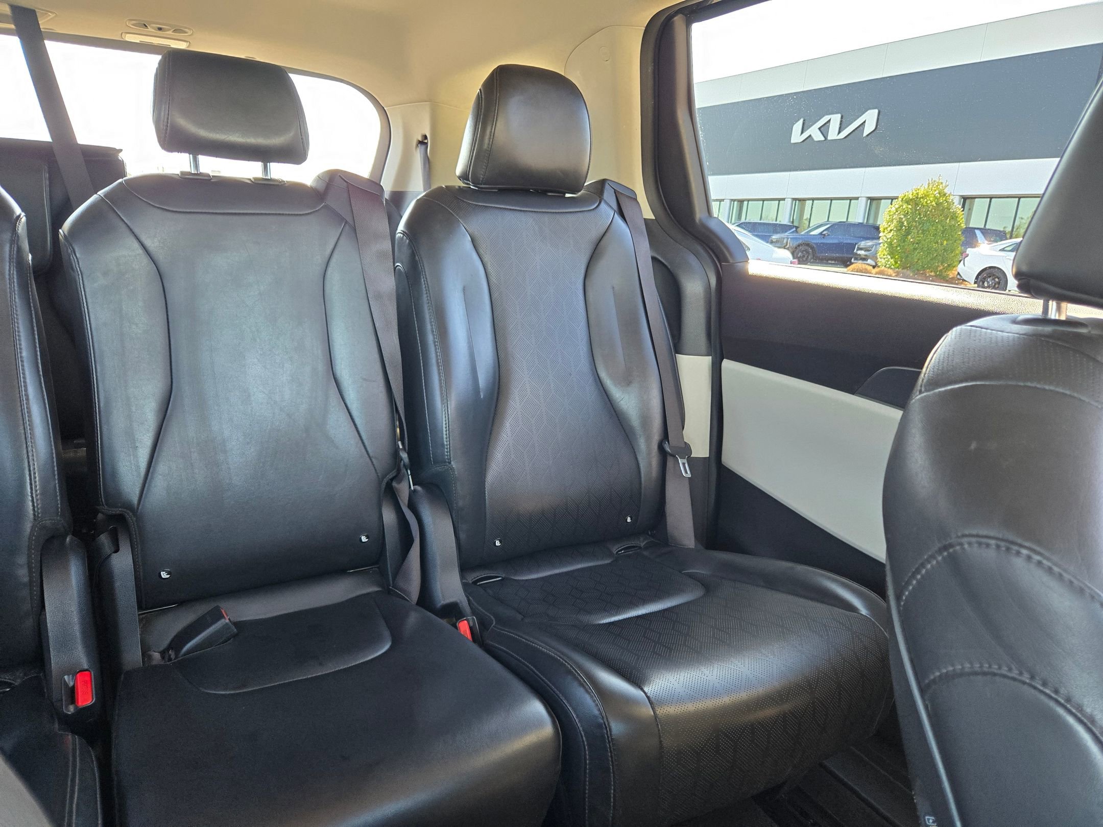 Certified 2023 Kia Carnival LX image 14