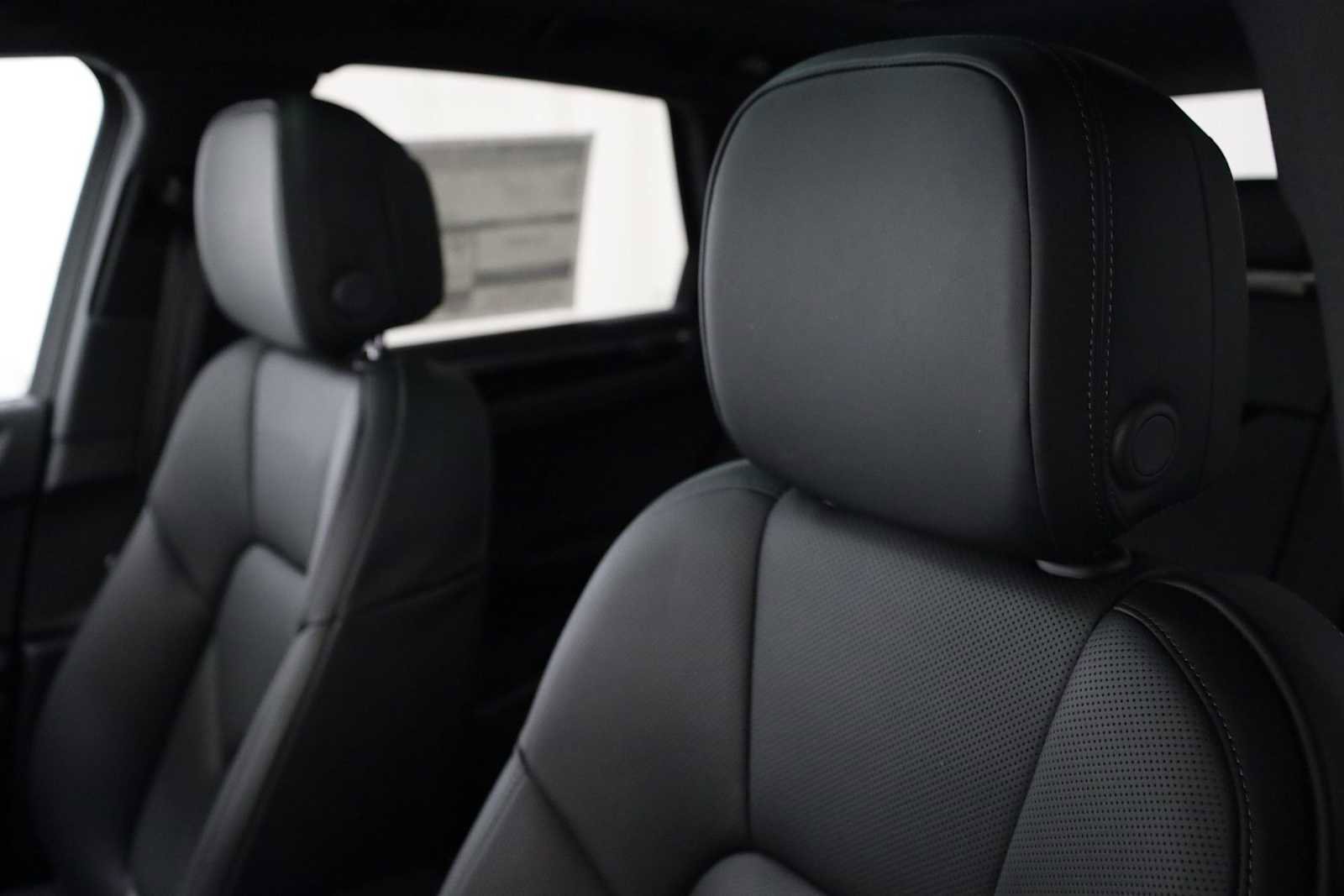 New 2026 Porsche Macan image 20