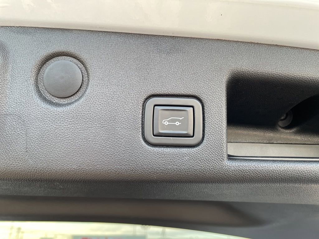 Used 2020 Chevrolet Equinox Premier w/ LPO, Floor Liner Package image 6