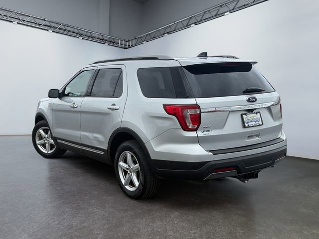 Used 2019 Ford Explorer XLT image 3