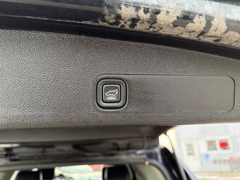 Used 2011 Cadillac Escalade AWD w/ Touring Package image 19