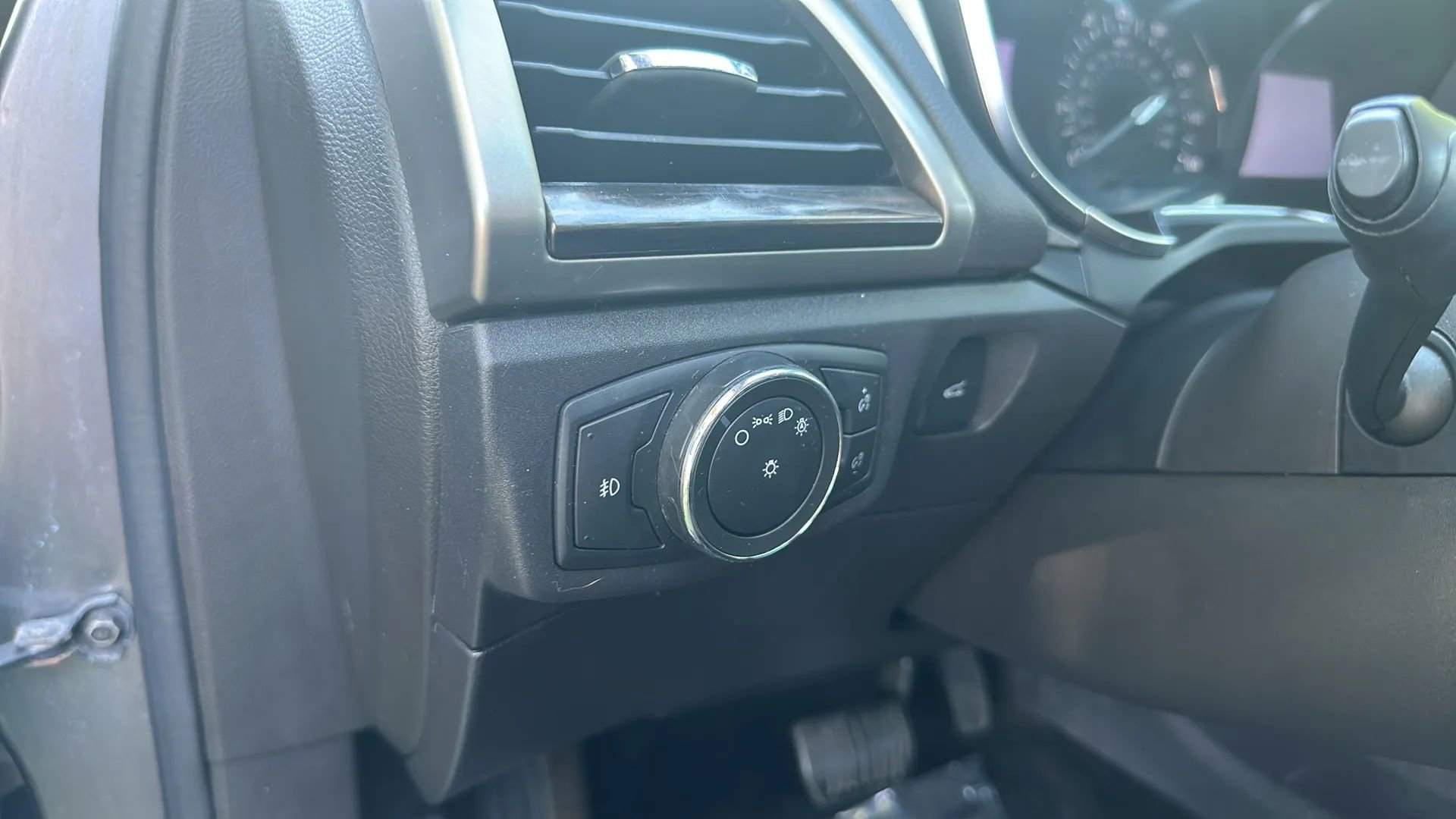 Used 2013 Ford Fusion SE FWD image 30