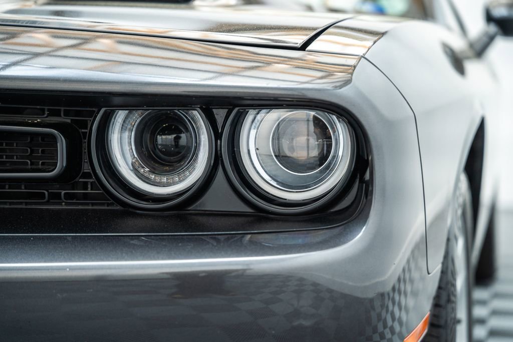 Used 2015 Dodge Challenger SXT RWD image 11