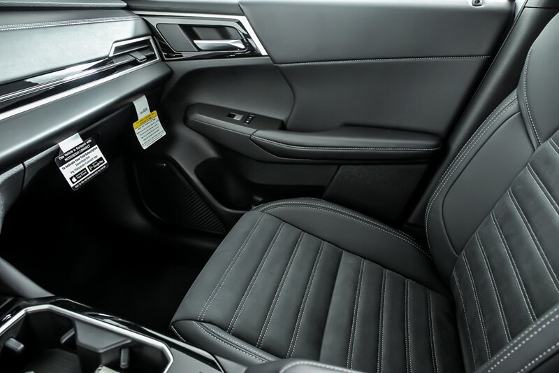 New 2026 Mitsubishi Outlander LE FWD image 28