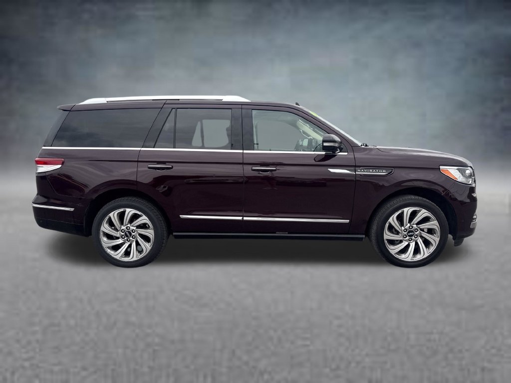 Used 2024 Lincoln Navigator Reserve AWD/4WD image 5