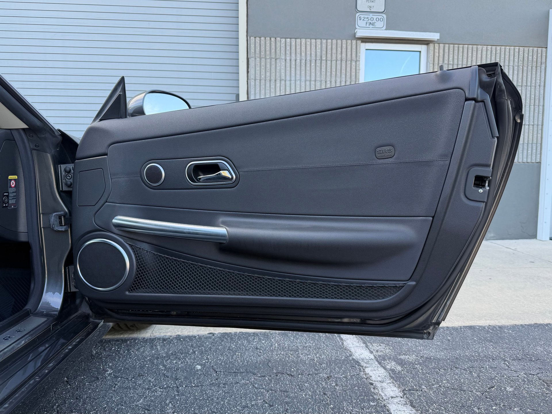 Used 2005 Chrysler Crossfire Limited image 40