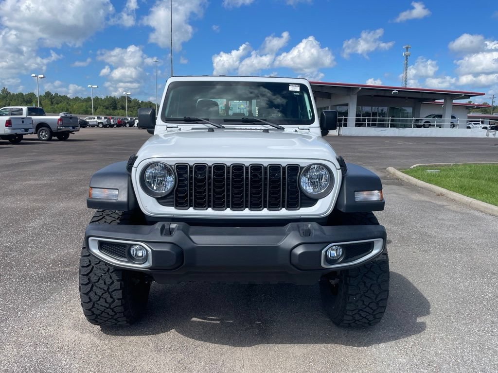 Used 2024 Jeep Gladiator Sport AWD/4WD image 2