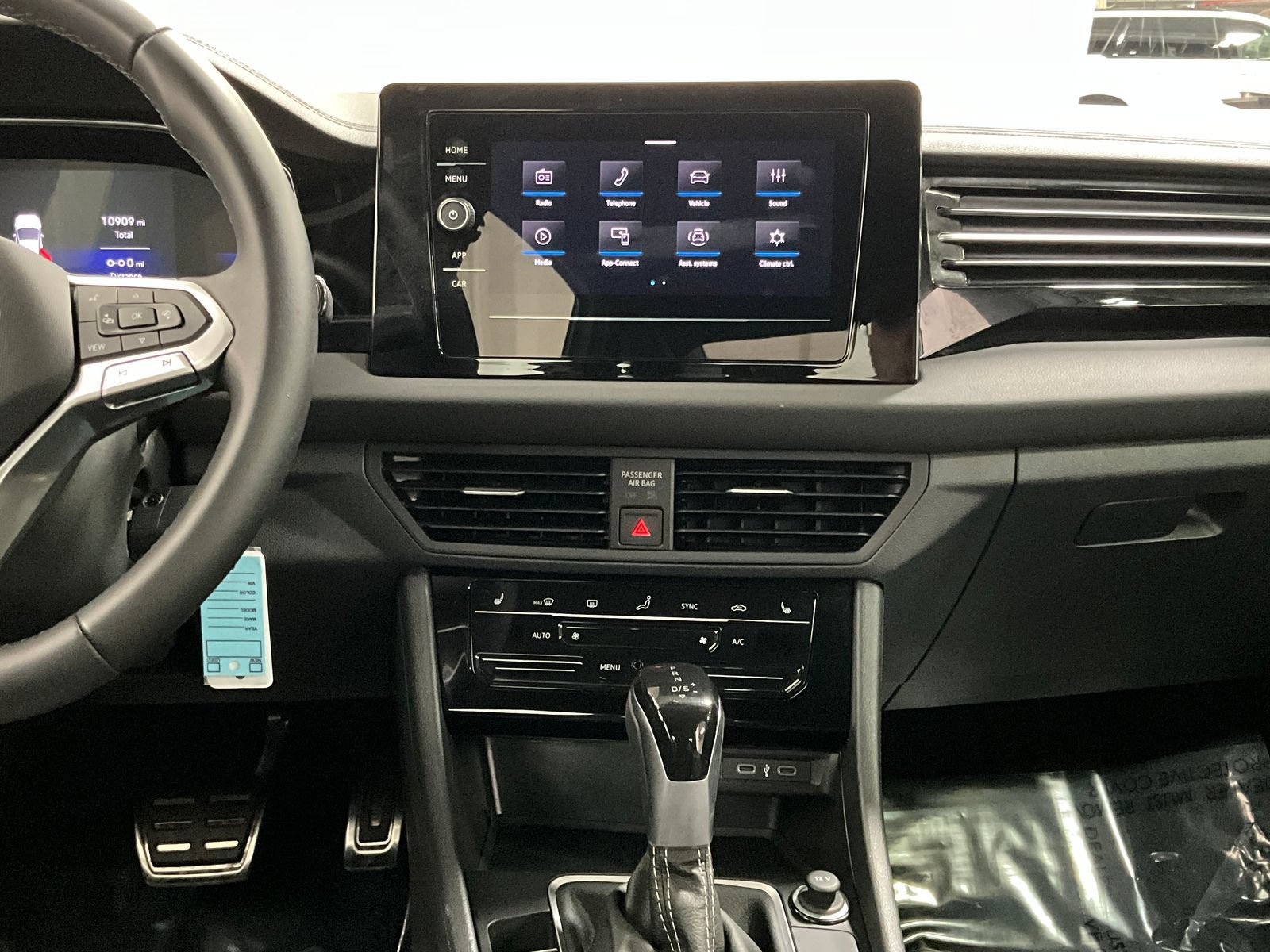 Used 2025 Volkswagen Jetta Sport FWD image 8