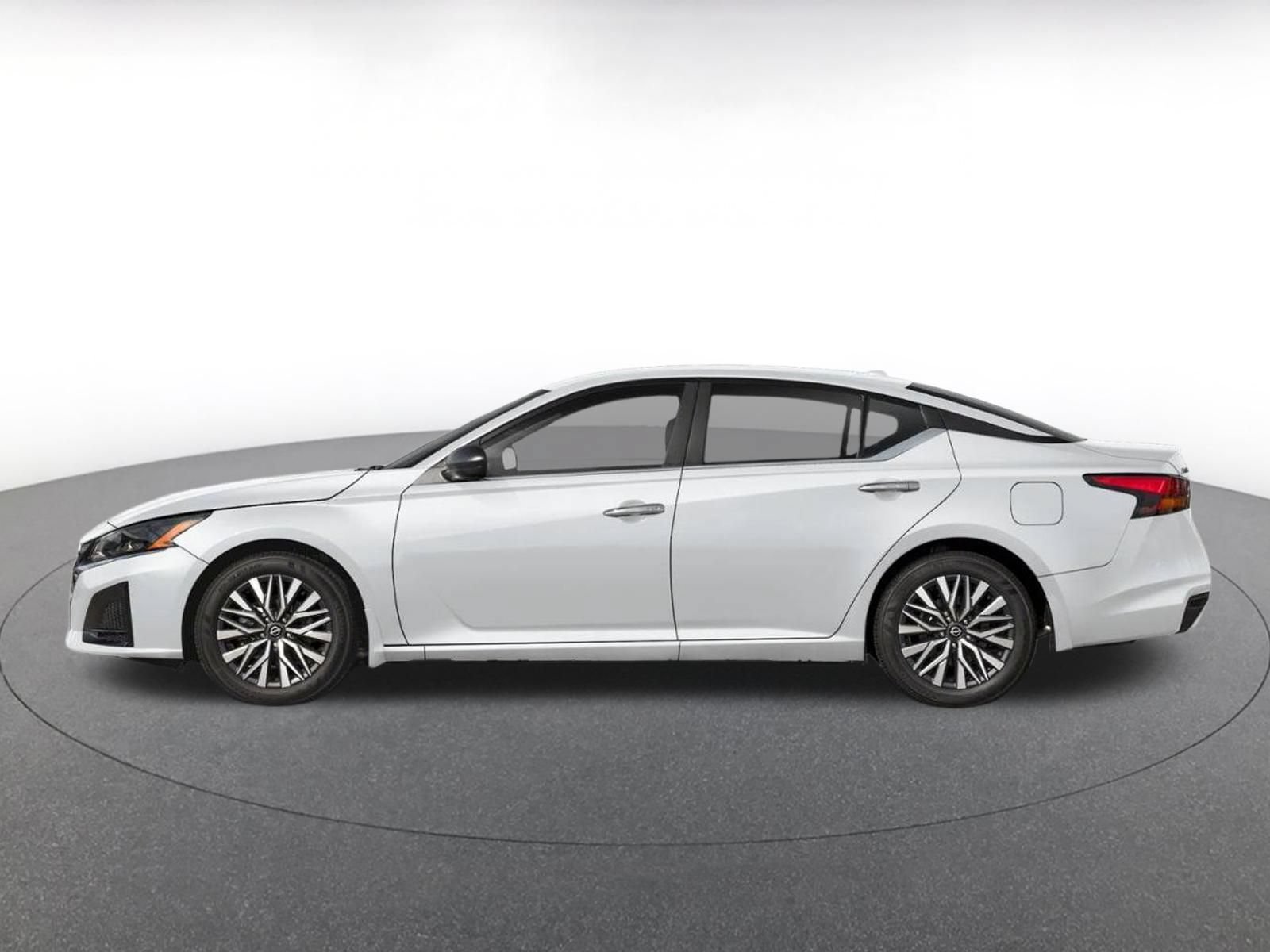 Used 2025 Nissan Altima 2.5 SV FWD image 3