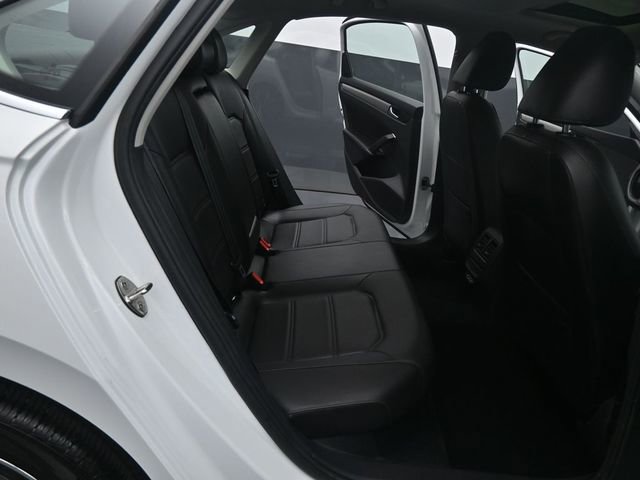 Used 2022 Volkswagen Passat 2.0T SE image 29