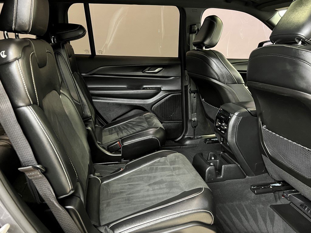 Certified 2024 Jeep Grand Cherokee L Altitude image 16