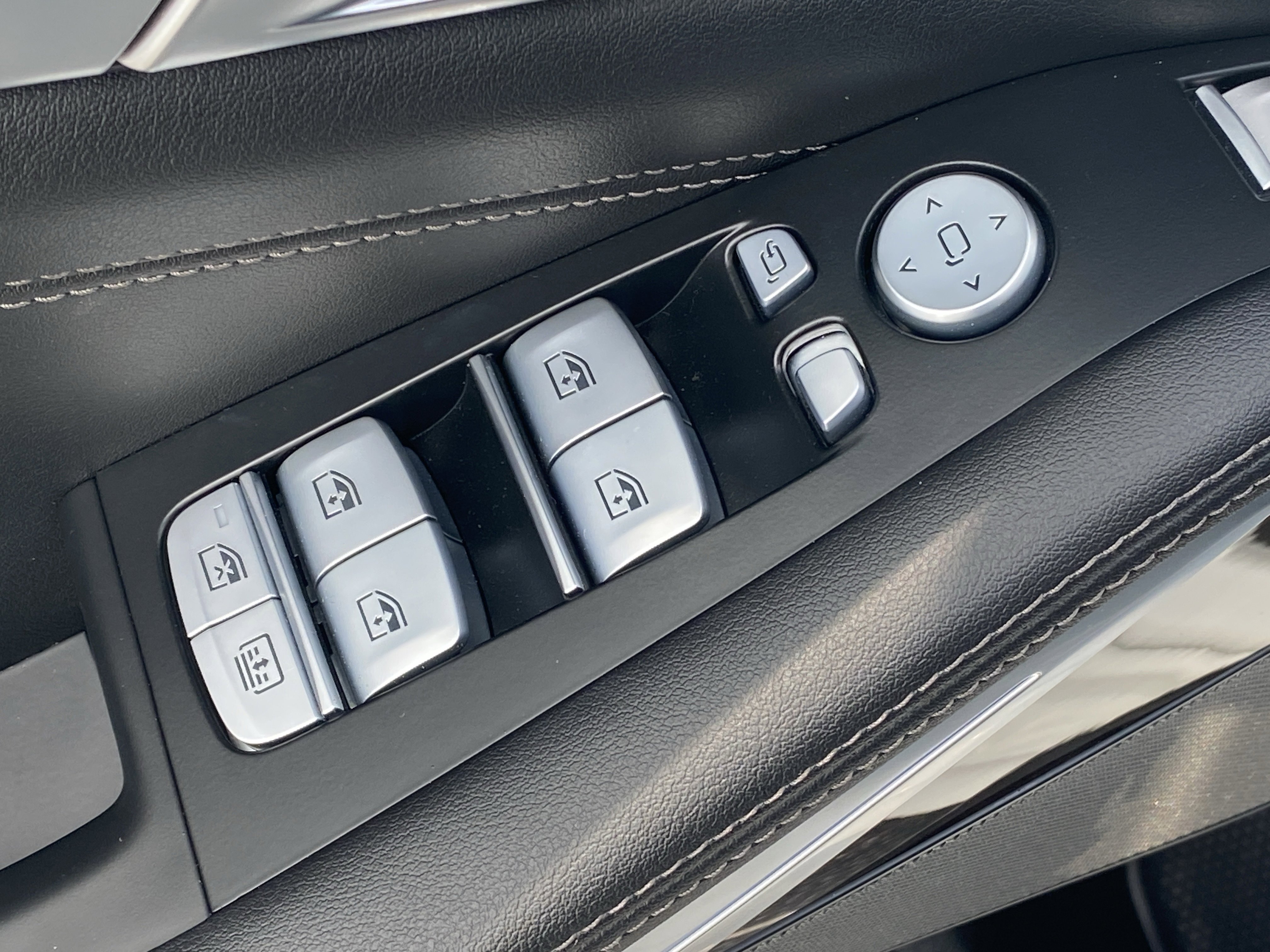 Used 2023 BMW X7 xDrive40i w/ M Sport Package image 25