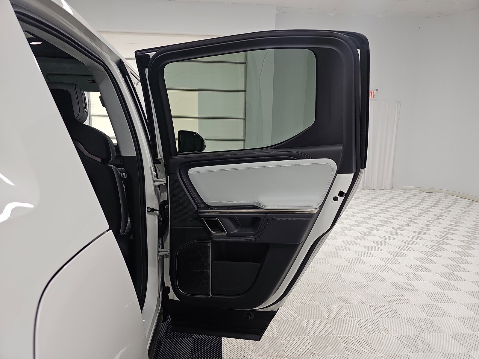 Used 2023 Rivian R1T Adventure image 19