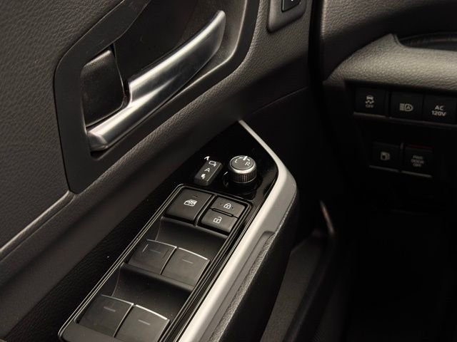 Used 2025 Toyota Sienna Limited image 45